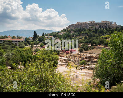 Antike Agora-Gesamtansicht mit der Akropolis im Hintergrund Stockfoto