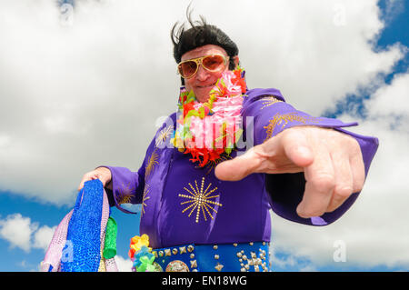 Nordirland. 25. April 2015 - aufdrehen "Weltweit größte Sammlung von über Elvis Look-a-Likes" Flops bei nur sechs. Bildnachweis: Stephen Barnes/Alamy Live-Nachrichten Stockfoto