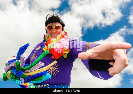 Nordirland. 25. April 2015 - aufdrehen "Weltweit größte Sammlung von über Elvis Look-a-Likes" Flops bei nur sechs. Bildnachweis: Stephen Barnes/Alamy Live-Nachrichten Stockfoto