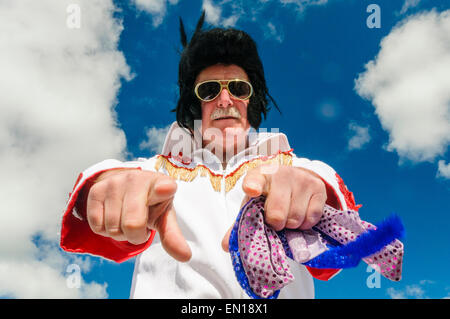 Nordirland. 25. April 2015 - aufdrehen "Weltweit größte Sammlung von über Elvis Look-a-Likes" Flops bei nur sechs. Bildnachweis: Stephen Barnes/Alamy Live-Nachrichten Stockfoto