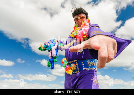 Nordirland. 25. April 2015 - aufdrehen "Weltweit größte Sammlung von über Elvis Look-a-Likes" Flops bei nur sechs. Bildnachweis: Stephen Barnes/Alamy Live-Nachrichten Stockfoto