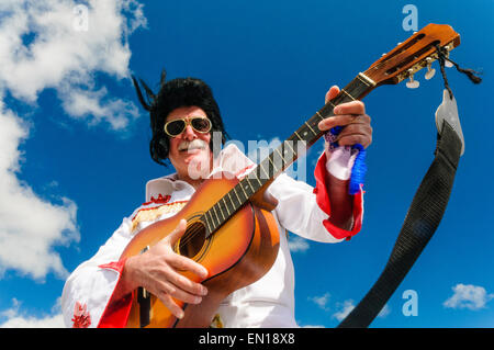 Nordirland. 25. April 2015 - aufdrehen "Weltweit größte Sammlung von über Elvis Look-a-Likes" Flops bei nur sechs. Bildnachweis: Stephen Barnes/Alamy Live-Nachrichten Stockfoto