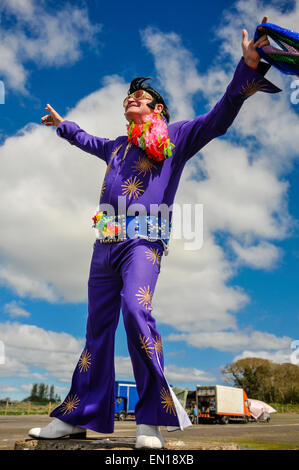 Nordirland. 25. April 2015 - aufdrehen "Weltweit größte Sammlung von über Elvis Look-a-Likes" Flops bei nur sechs. Bildnachweis: Stephen Barnes/Alamy Live-Nachrichten Stockfoto