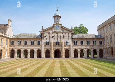 Universität Cambridge, Emmanuel College, Kapelle und erster Gerichtshof (1673, Architekt: Sir Christopher Wren). Zu den Absolventen des College gehört John Harvard Stockfoto