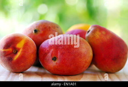 Pfirsich, Mango und Birne Obst Stockfoto
