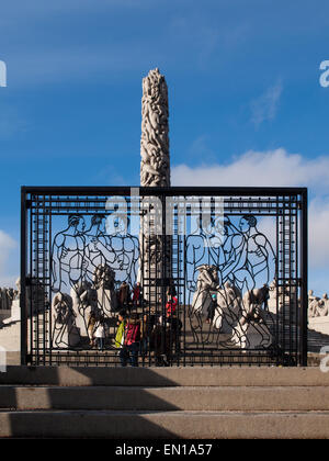 Der Monolith und das Tor, zentralen Skulptur den Vigeland-Park Stockfoto