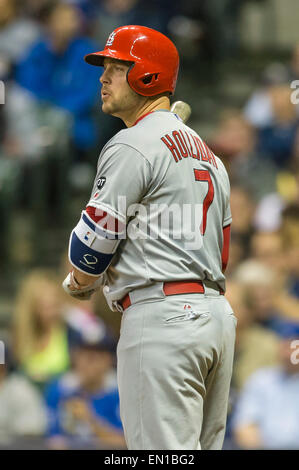 Milwaukee, WI, USA. 24. April 2015. St. Louis Cardinals verließ Fielder Matt Holliday #7 während der Major League Baseball Spiel zwischen den Milwaukee Brewers und den St. Louis Cardinals im Miller Park in Milwaukee, Wisconsin. Cardinals geschlagen die Brauer 3-0. John Fisher/CSM/Alamy Live-Nachrichten Stockfoto