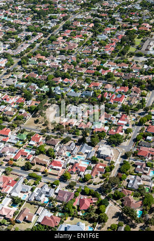 Luftaufnahme des Gehäuses und dem Stadtteil Pinelands in Cape Town, Südafrika. Stockfoto