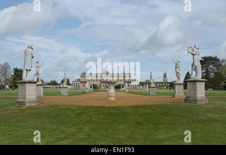 Wrest Park in Bedfordshire, Bedfordshire, UK. 25. April 2015.  ST George Festival.Wrest Parkhaus und Garten. Bildnachweis: Scott Carruthers/Alamy Live-Nachrichten Stockfoto