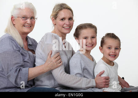 junge und ältere Frauen Vierer Stockfoto