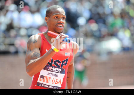 Philadelphia, Pennsylvania, USA. 25. April 2015. Team USA MAURICE MITCHELL, läuft in den USA Vs The World Men 4 x 200 im Feld historischen Franklin in Philadelphia Pa Credit stattfand: Ricky Fitchett/ZUMA Draht/Alamy Live News Stockfoto