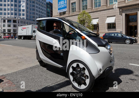 Toyota i-Road Concept Car (3 Rädern EV) auf Strasse: Washington, DC, USA Stockfoto