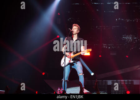 Manchester, UK. 25. April 2015. Die Vamps Höchstleistungen live The Manchester Arena Credit: Gary Mather/Alamy Live News Stockfoto