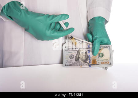 Injektion von hundert-Dollar-Scheine im Labor Stockfoto