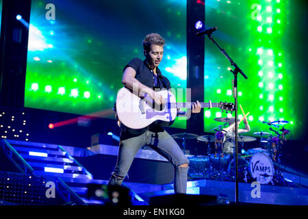 Manchester, UK. 25. April 2015. Die Vamps Höchstleistungen live The Manchester Arena Credit: Gary Mather/Alamy Live News Stockfoto