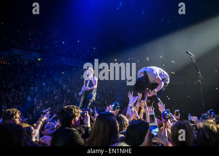 Manchester, UK. 25. April 2015. Die Vamps Höchstleistungen live The Manchester Arena Credit: Gary Mather/Alamy Live News Stockfoto