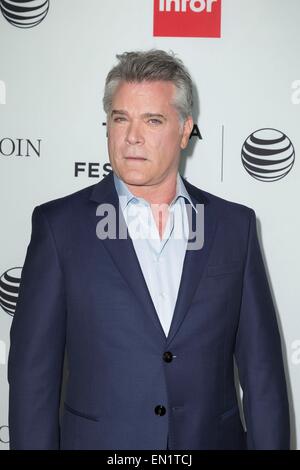 New York, NY, USA. 25. April 2015. Ray Liotta im Ankunftsbereich für Tribeca Film Festival CLOSING NIGHT, 25. Jahrestag der GOODFELLAS, Co-gesponsert von Infor und Roberto Coin, The Beacon Theatre, New York, NY 25. April 2015. Bildnachweis: Lev Radin/Everett Collection/Alamy Live-Nachrichten Stockfoto