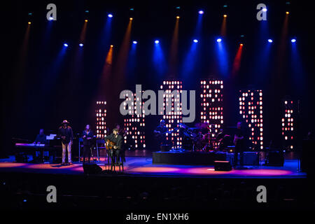 Mailand Italien. 25. April 2015. Der amerikanische Singer/Songwriter JAMES TAYLOR tritt am Teatro Degli Arcimboldi, das neue Album "Vor This World" präsentieren Stockfoto