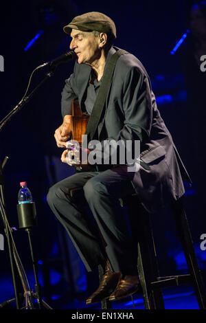 Mailand Italien. 25. April 2015. Der amerikanische Singer/Songwriter JAMES TAYLOR tritt am Teatro Degli Arcimboldi, das neue Album "Vor This World" präsentieren Stockfoto