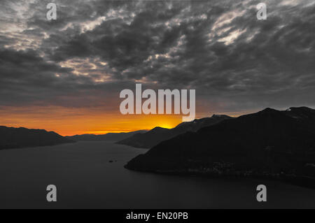 Sonnenuntergang über dem Lago Maggiore in der Wintersaison - Italien Stockfoto