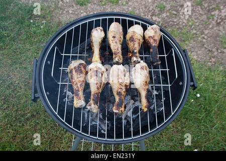 Huhn kochen auf einem Grill. Stockfoto