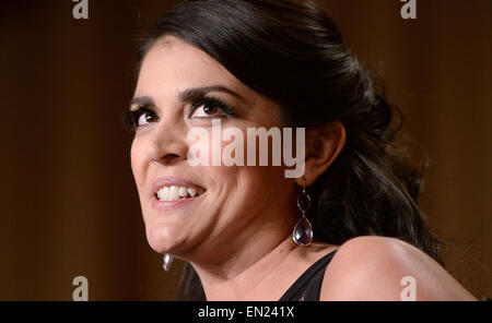 Saturday Night Live Komiker Cecily Strong spricht während der jährlichen White House Correspondent Association Gala im Washington Hilton Hotel April 25, 2015 in Washington, DC, das Abendessen ist eine jährliche Veranstaltung, die von Journalisten, Politikern und Prominenten besucht. Bildnachweis: Olivier Douliery/Pool über CNP - kein Draht-Dienst- Stockfoto