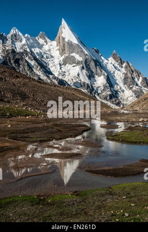 Berge und Gesichter; Trekking im KarakorumGebirge Stockfotografie Alamy