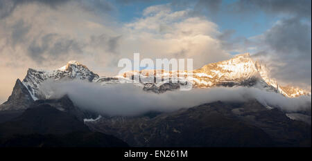 Sonnenaufgang im Himalaya. Stockfoto