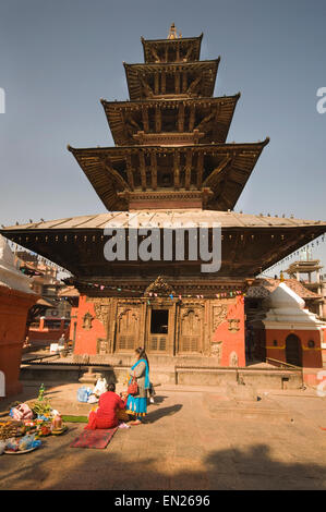 NEPAL, Kathmandu, Patan, Golden Temple (Suwarna Mahavihara buddhistisches Kloster, 15. Jahrhundert oder früher) Stockfoto