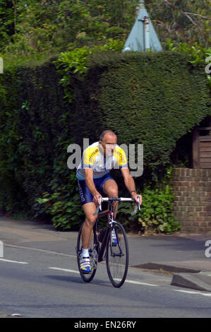 Road Race Radfahrer auf der A25 Bletchingley Surrey Stockfoto