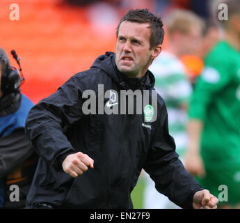 Dundee, Schottland. 26. April 2015. Schottische Premier League. Dundee United vs. Celtic FC. Ronny Deila brüllt der Celtic unterstützen Credit: Action Plus Sport/Alamy Live News Stockfoto