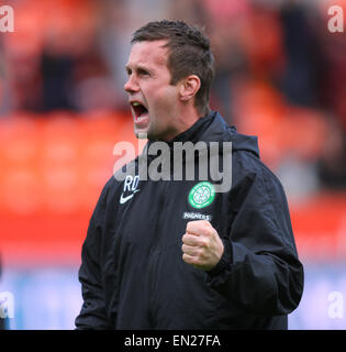 Dundee, Schottland. 26. April 2015. Schottische Premier League. Dundee United vs. Celtic FC. Ronny Deila brüllt der Celtic unterstützen Credit: Action Plus Sport/Alamy Live News Stockfoto