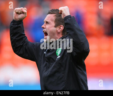 Dundee, Schottland. 26. April 2015. Schottische Premier League. Dundee United vs. Celtic FC. Ronny Deila brüllt der Celtic unterstützen Credit: Action Plus Sport/Alamy Live News Stockfoto