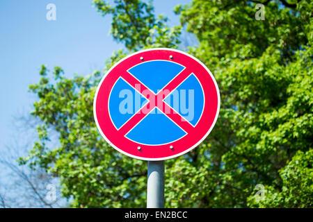 Kein Parkplatz anhalten oder warten Straßenschild Stockfoto