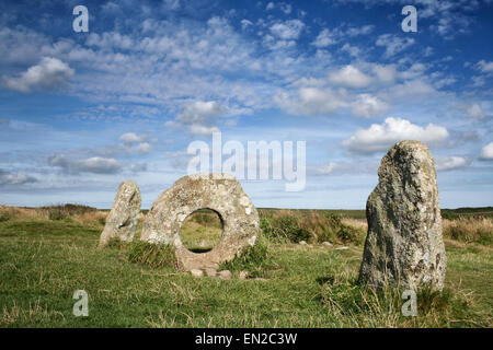 "Men ein Tol', auch bekannt als Crick Stein, späten neolithischen frühen Bronzezeit Menhire in der Nähe von Madron, Cornwall, England, UK Stockfoto