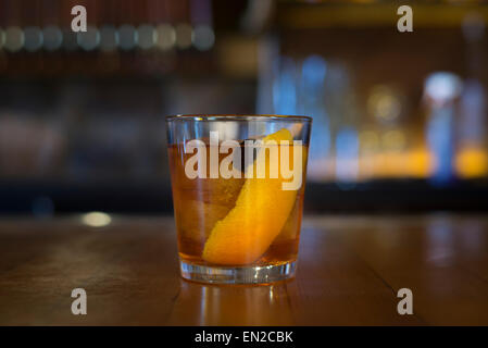 Horizontale Foto eines alten altmodisch cocktail in der bar. Stockfoto