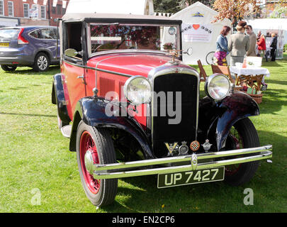 Hillman Minx 1933 Oldtimer auf dem Display in Grantham am St.-Georgs Tag, Lincolnshire, England, UK Stockfoto