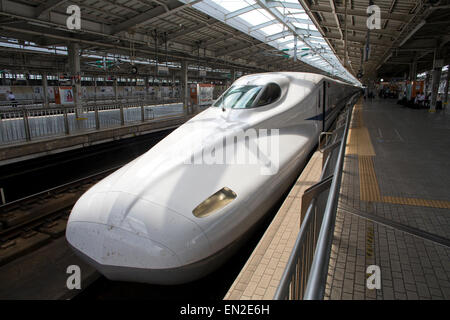 Hochgeschwindigkeits-Bahnhof in Osaka Stockfoto