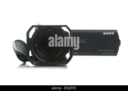 NOVI SAD, Serbien - 25. April 2015: Sony FDR AX100 4 k Handycam Camcorder (2014 angekündigt.) fängt Ultra High Definition-Fuß Stockfoto