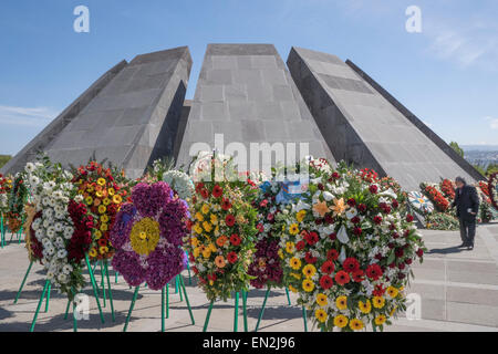 Yerevan, Armenien. 25. April 2015. Armenier-Genozid-Museum während der 100. Jahrestag Gedenken Credit: Dennis Cox/Alamy Live-Nachrichten Stockfoto