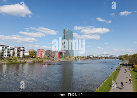 Main und die neue Europäische Zentralbank (EZB) Gebäude in Frankfurt Main, Deutschland Stockfoto