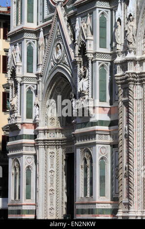 Seitliche Portal der Kathedrale von Florenz. Italien Stockfoto