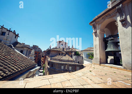 Rom Italien Skyline Blick von der Dachterrasse der klassischen italienischen Terrakotta Architektur details Stockfoto