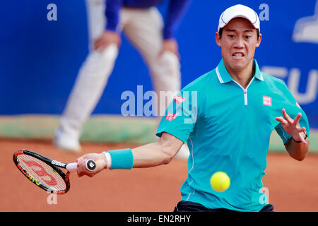 Barcelona. 26. April 2015. Japans Kei Nishikori kehrt ein Schuss im Finale gegen Spanien Pablo Andujar bei den ATP Barcelona Open Tennisturnier "Conde de Godo" in Barcelona, Spanien am 26. April 2015. Kei Nishikori schlagen Spaniens Pablo Andujar im Finale gegen seinen Titel zu verteidigen. Bildnachweis: Pau Barrena/Xinhua/Alamy Live-Nachrichten Stockfoto