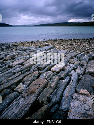Ben Hope betrachtet aus dem Damm über den Kyle of Tongue, Sutherland, Schottland, UK Stockfoto