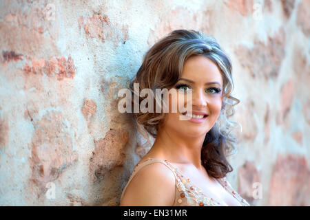 Portrait über eine wunderschöne junge Braut an ihrem Hochzeitstag. Stockfoto