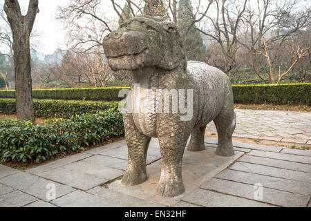 Elefant-Straße oder Geist Weg zu Ming Xiaoling Mausoleum Stockfoto