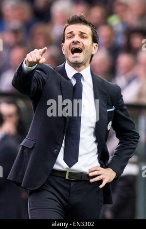 Udine, Italien. 25. April 2015. Andrea Stramaccioni (Udinese) Fußball: Italienische "Serie A" match zwischen Udinese 2-1 AC Milan im Stadio Friuli in Udine, Italien. © Enrico Calderoni/AFLO SPORT/Alamy Live-Nachrichten Stockfoto