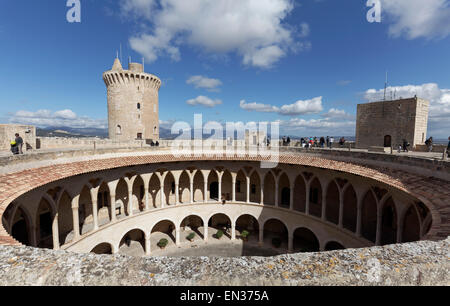 Castell de Bellver Castle, Blick auf den Innenhof, Palma De Mallorca, Mallorca, Balearen, Spanien Stockfoto