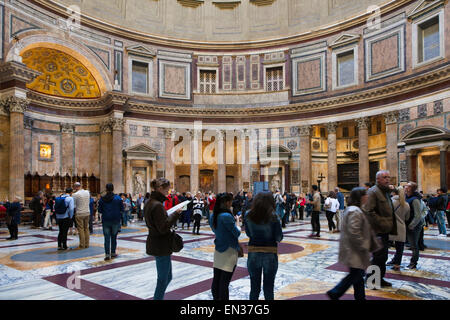 Im Inneren des Pantheon, Rom, Italien Stockfoto